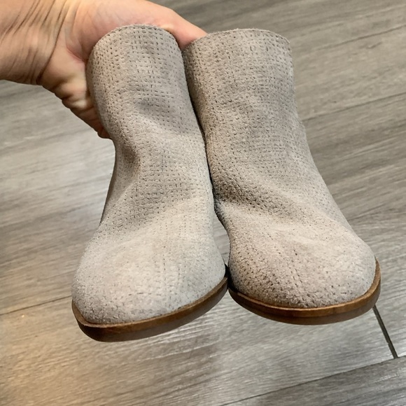 Lucky Brand Powe Taupe Suede Ankle Boots Stacked Heel size 7 - Picture 3 of 11